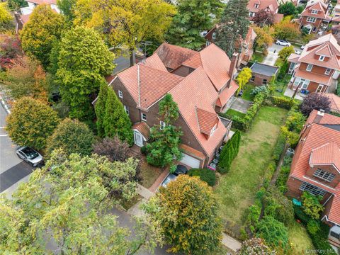 83 Dartmouth Street Forest Hills NY 11375