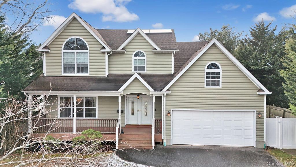 Photo of 14 Donna Place, East Islip, NY 11730 (MLS # 954994)