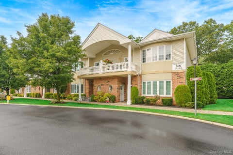 Condo For Sale - 30 Sarah Court<br/> Amityville, NY 11701
