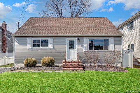 Homes For Sale - 77 Farmers Avenue<br/> Lindenhurst, NY 11757