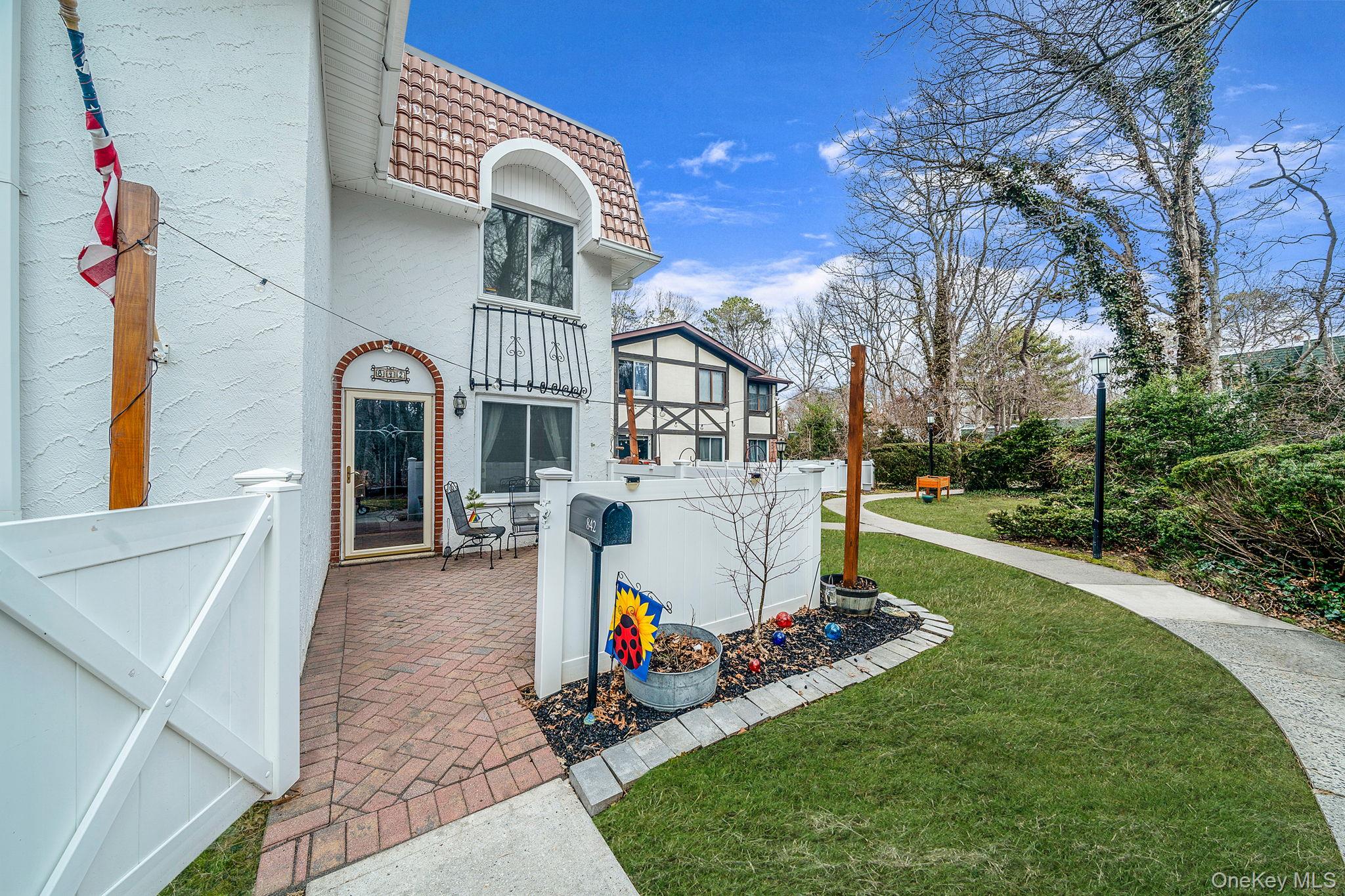 842 Golf Lane - Photo 2