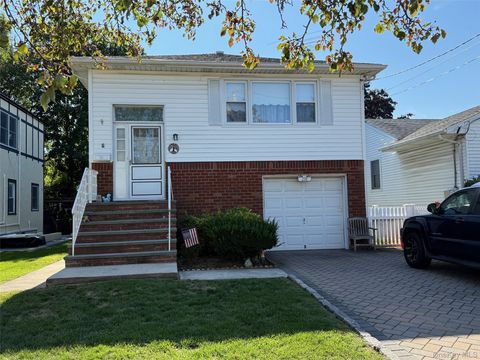 Photo of 218 Colony Colony Street, West Hempstead, NY 11552 (MLS # 932250)