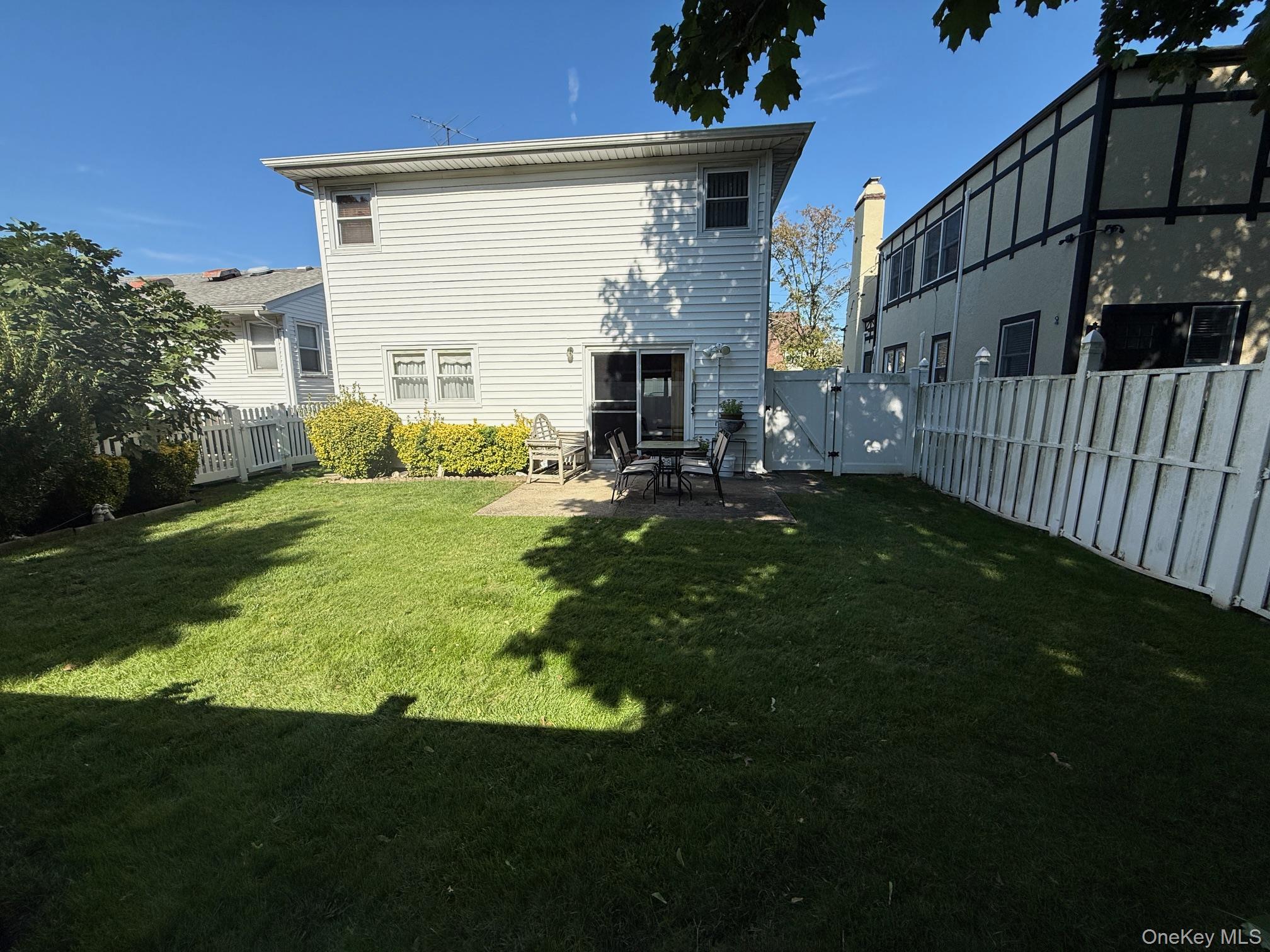 218 Colony Colony Street