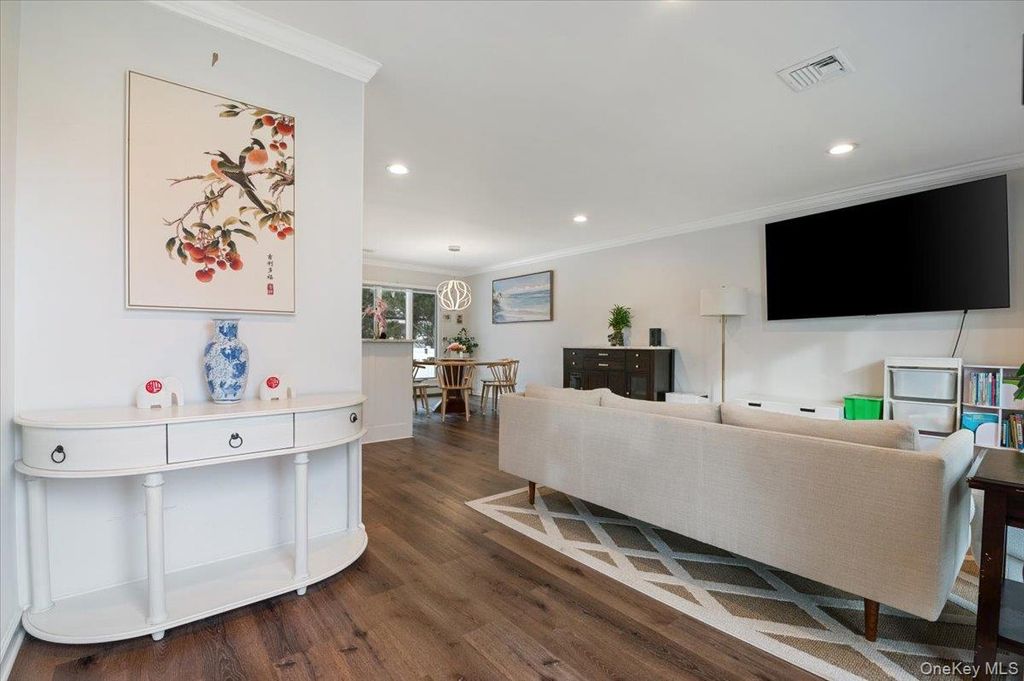 Photo of 45 Pickwick Drive N, Syosset, NY 11791 (MLS # 960593)