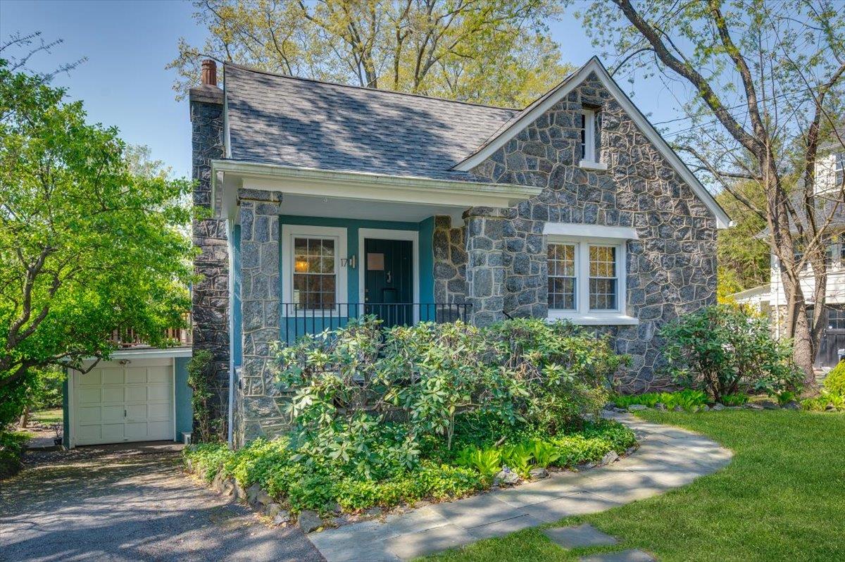 17 Barnum Road