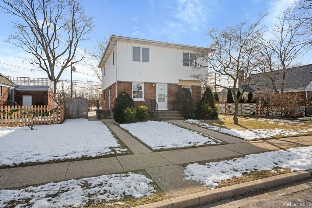 Photo of 169 Wilton Street, New Hyde Park, NY 11040 (MLS # 955899)