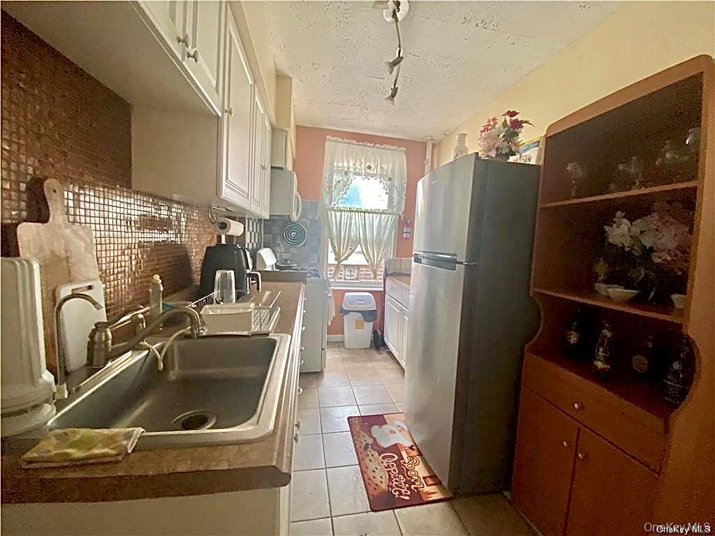 2884 Saint Theresa Avenue