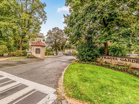 Photo of 1273 North Avenue #Entrance 2-3D, New Rochelle, NY 10804 (MLS # 924068)