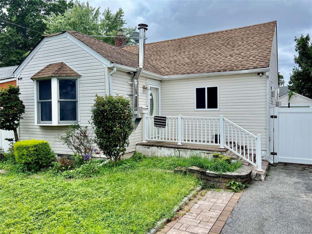 Photo of 320 Maplegrove Avenue, Uniondale, NY 11553 (MLS # 1041659)