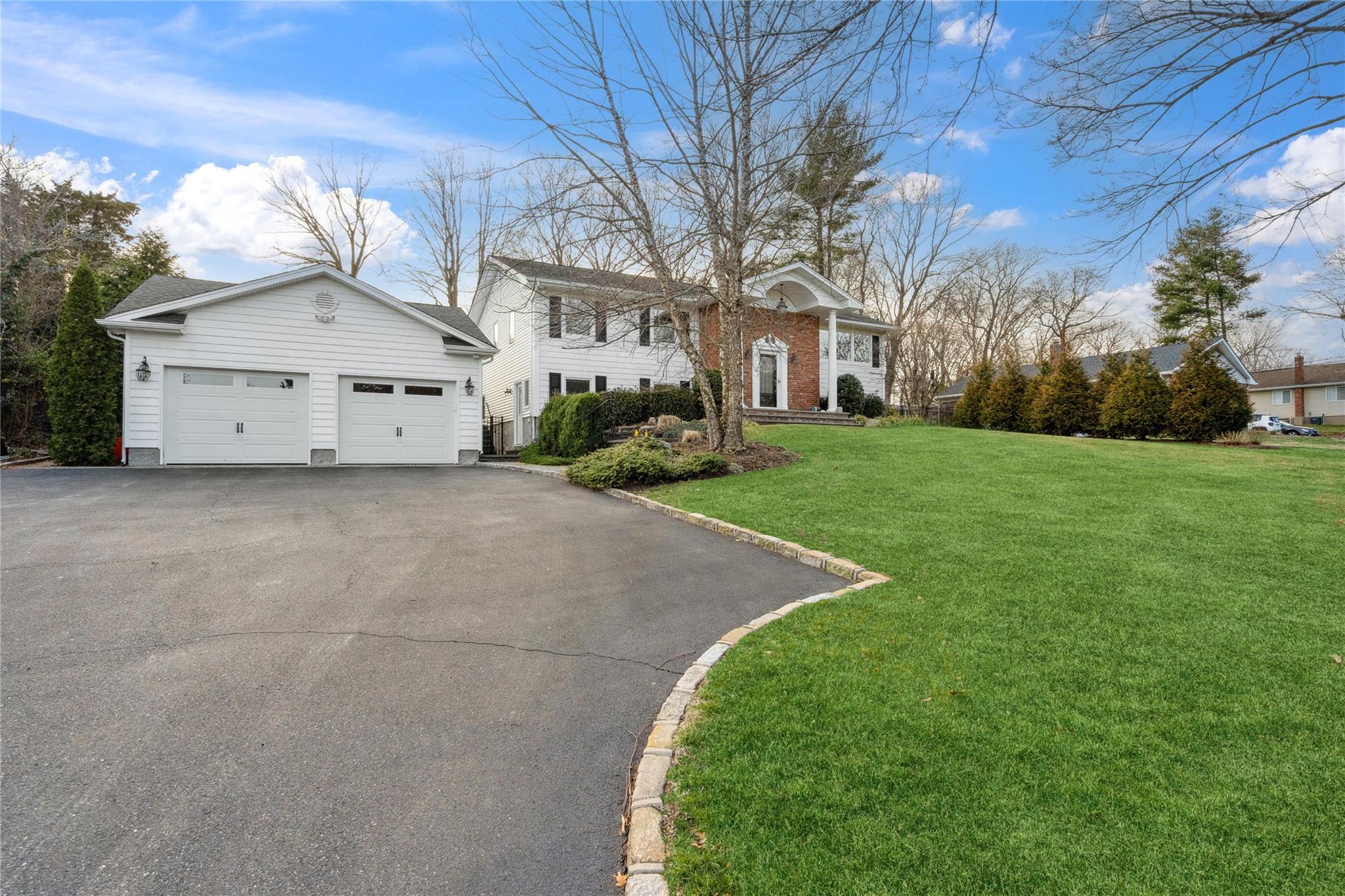 49 Cross Bow Lane, Commack, New York image 4