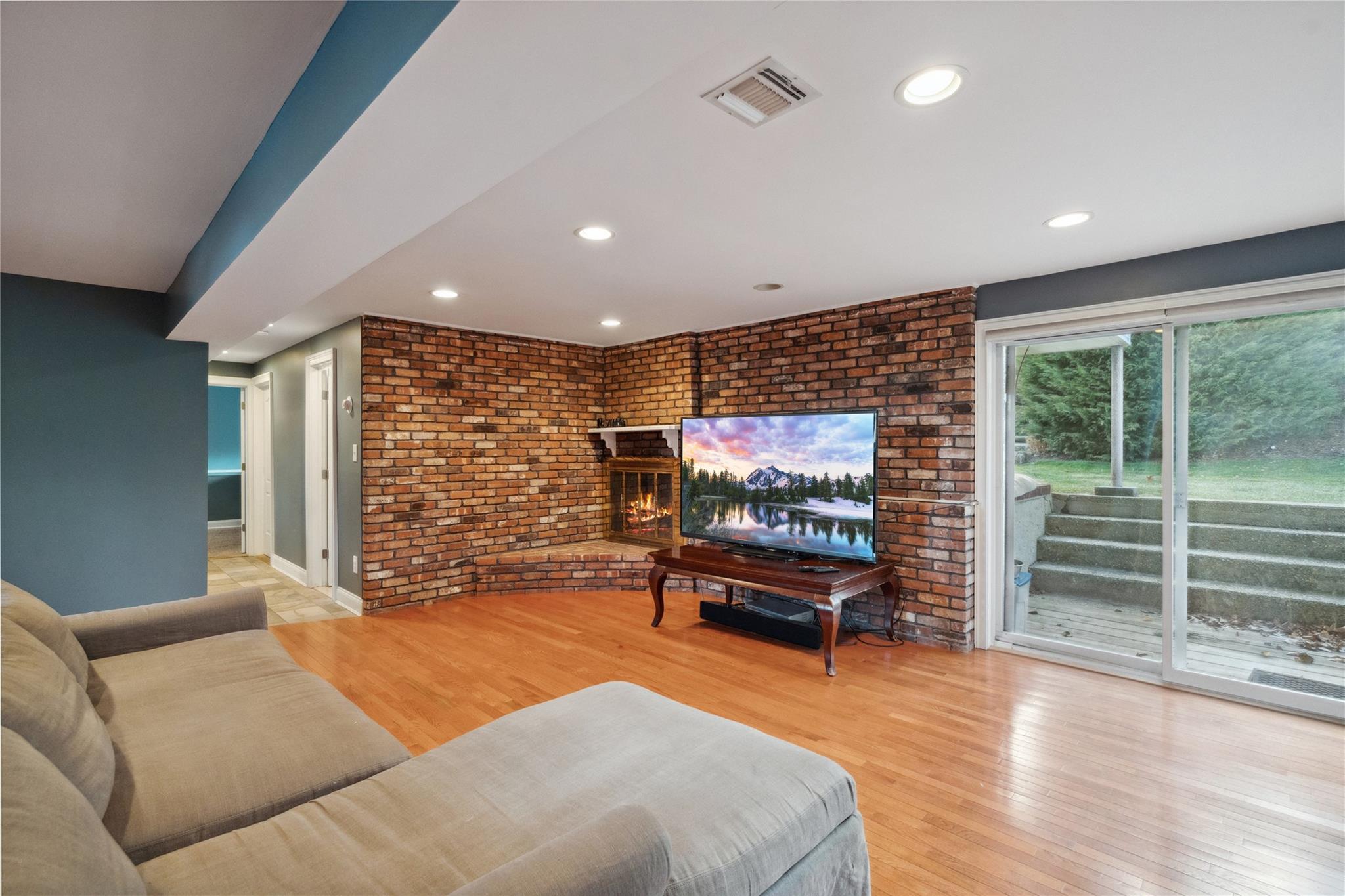 49 Cross Bow Lane, Commack, New York image 35