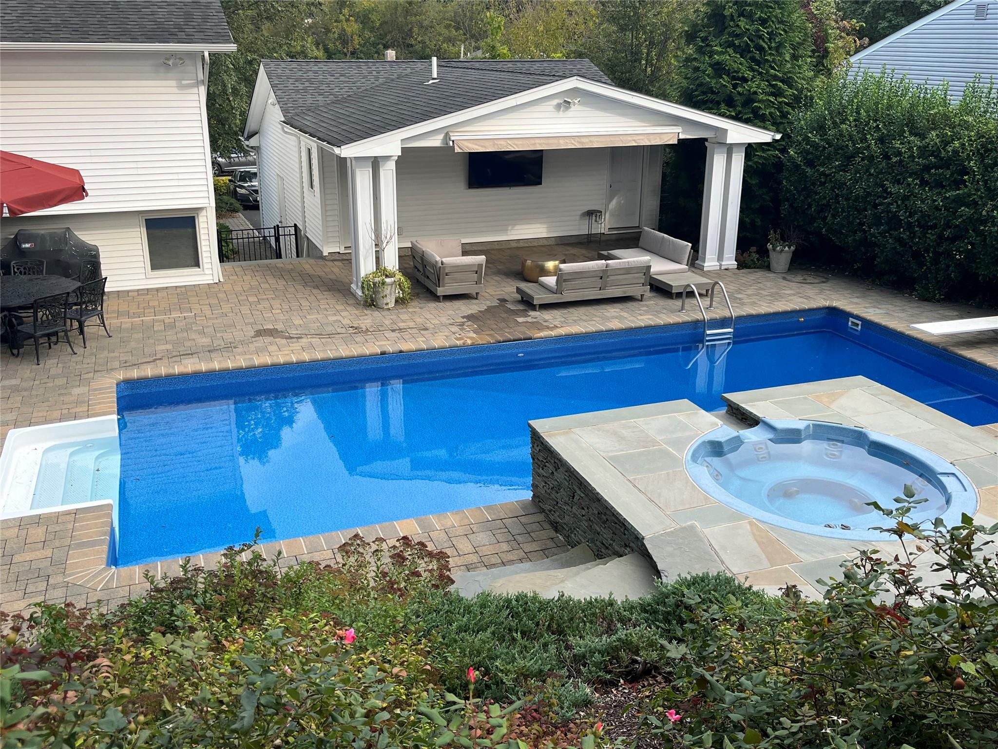 49 Cross Bow Lane, Commack, New York image 50