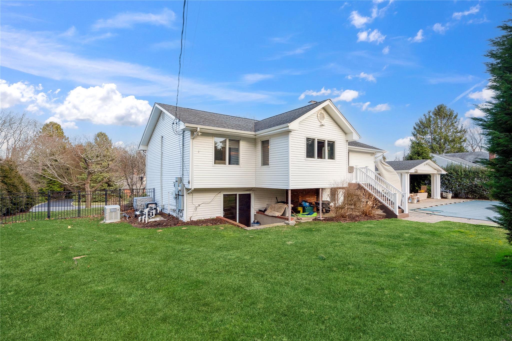 49 Cross Bow Lane, Commack, New York image 41