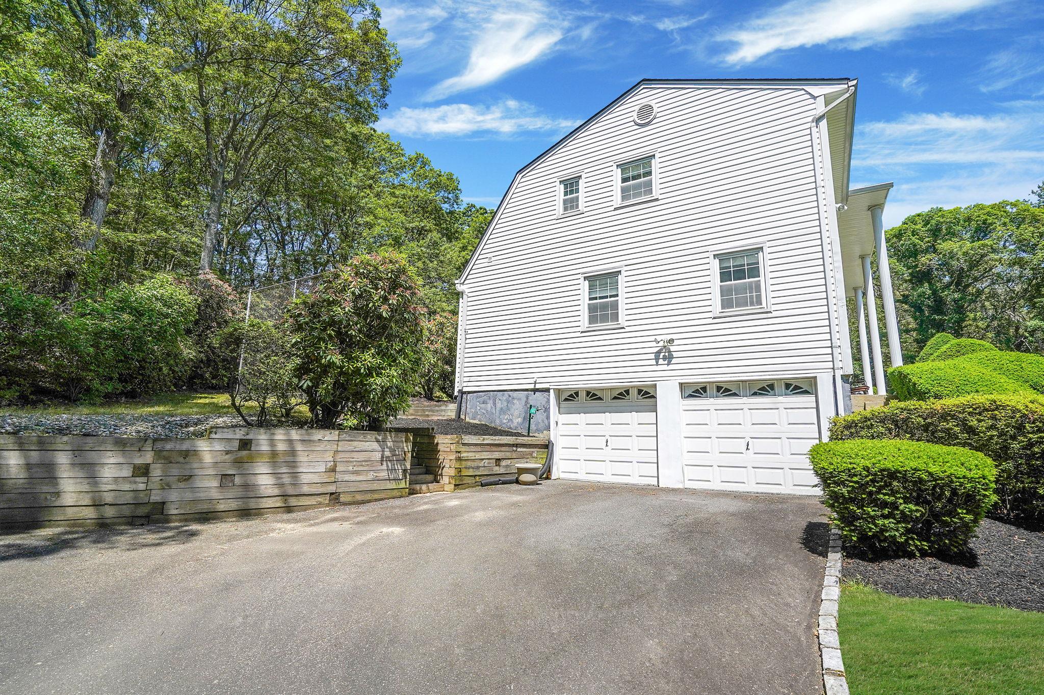11 Country Squire Court