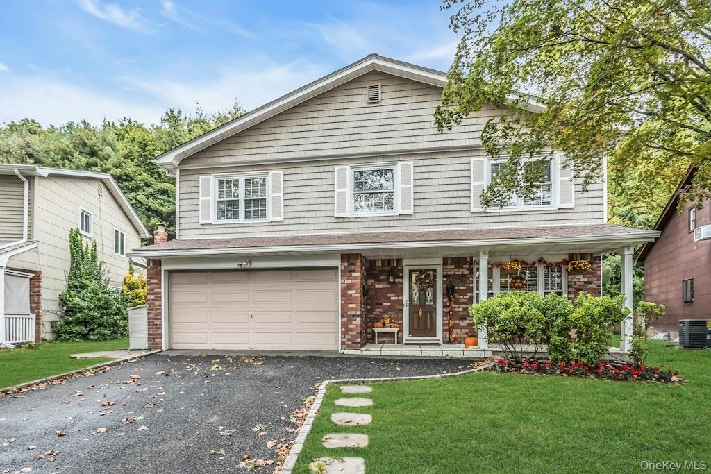 Photo of 159 Soundview Drive, Port Washington, NY 11050 (MLS # 922134)