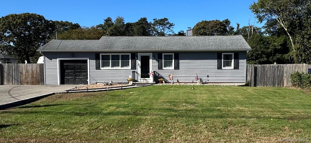 Photo of 1009 Joselson Avenue, Bay Shore, NY 11706 (MLS # 1065402)