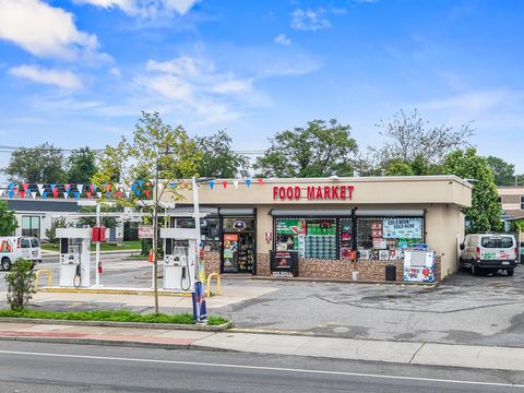 257 Bay Shore Road Deer Park NY 11729