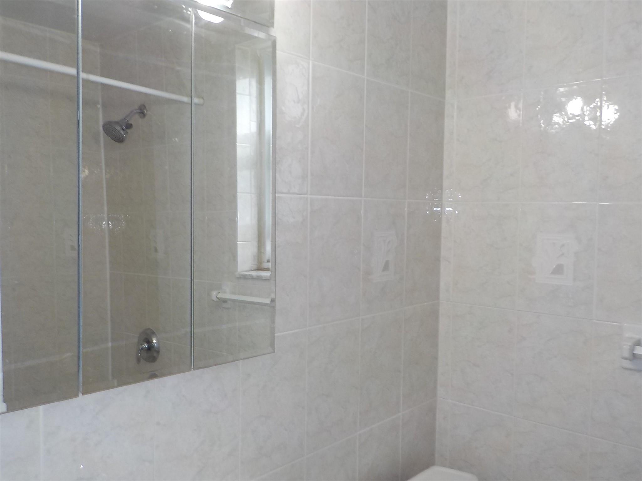 260-37 Union Turnpike #2ND FL, Glen Oaks, Florida image 9
