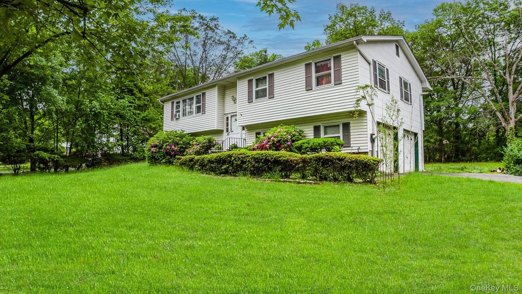 Photo of 5 Catalpa Court, Bardonia, NY 10954 (MLS # 921618)
