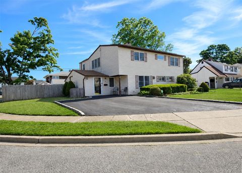 Homes For Sale - 46 Marksman Lane<br/> Nassau County, Levittown, NY 11756