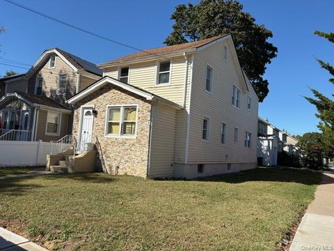 Photo of 191-47 114th Drive, Saint Albans, NY 11412 (MLS # 923108)