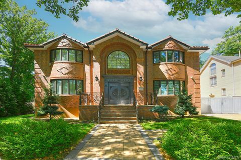 Homes For Rent - 66-26 Marathon Pkwy., Pkwy<br/> Queens County, Little Neck, NY 11362