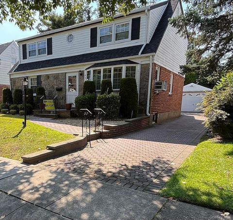 Photo of 477 Emory Road, Mineola, NY 11501 (MLS # 927942)