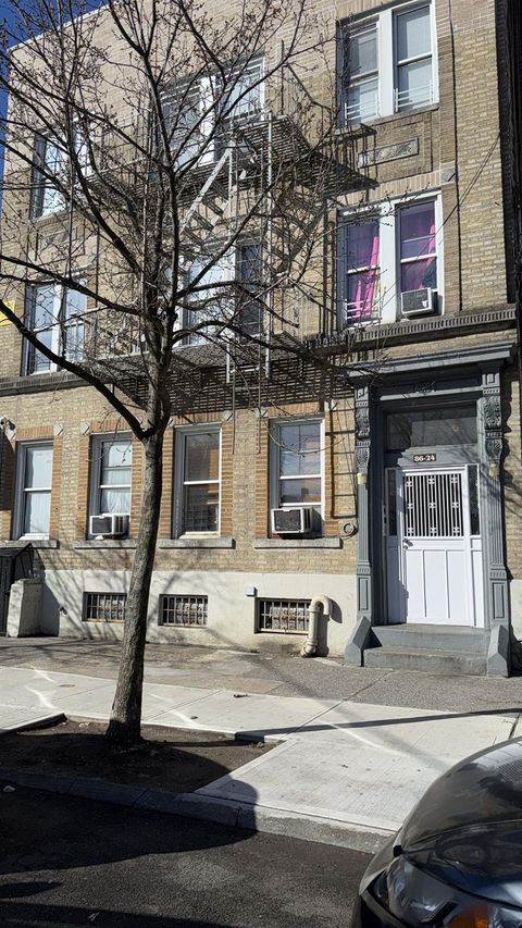 86-24 102 Street Richmond Hill NY 11418