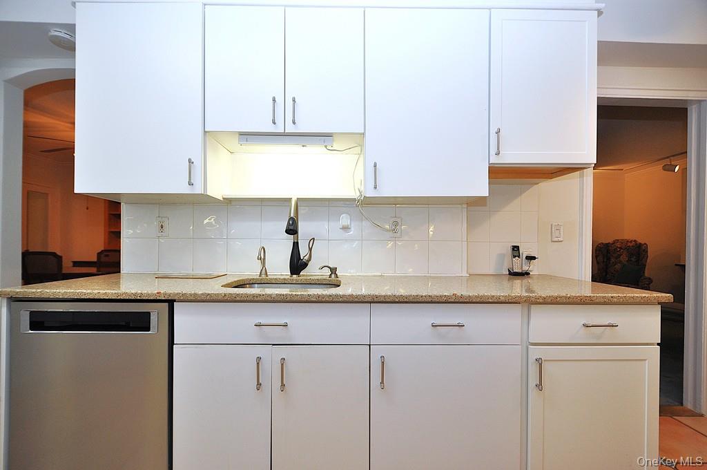 Scarsdale, New York 10583, United States, 2 Bedrooms Bedrooms, ,2 BathroomsBathrooms,Residential,Active,235020