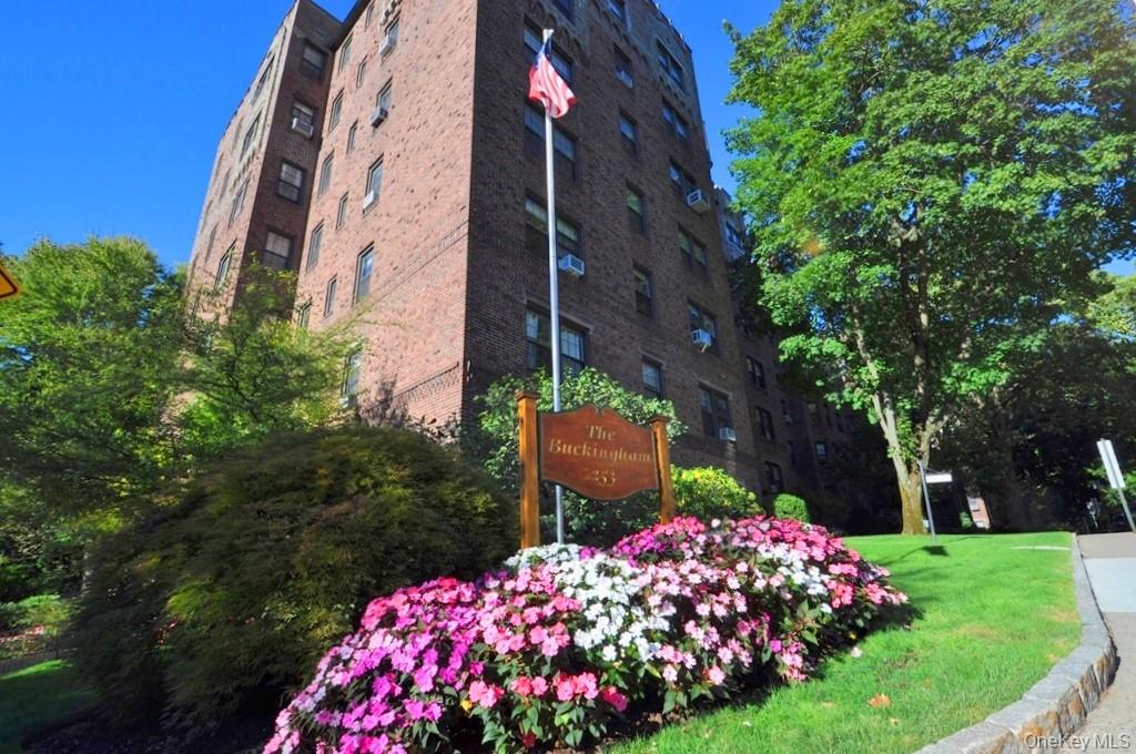 Scarsdale, New York 10583, United States, 2 Bedrooms Bedrooms, ,2 BathroomsBathrooms,Residential,Active,235020