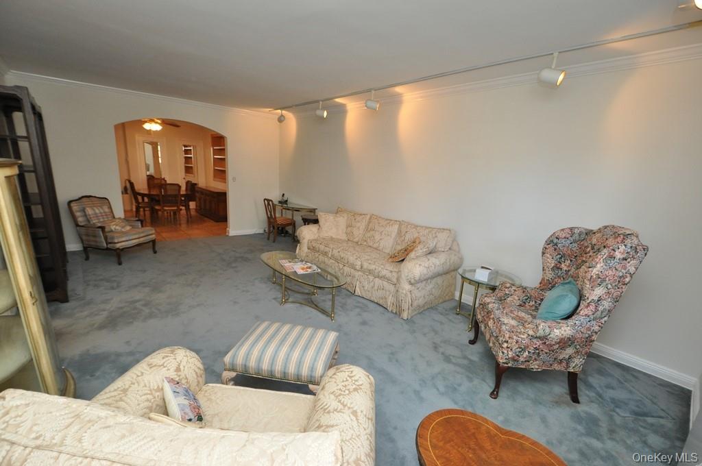 Scarsdale, New York 10583, United States, 2 Bedrooms Bedrooms, ,2 BathroomsBathrooms,Residential,Active,235020