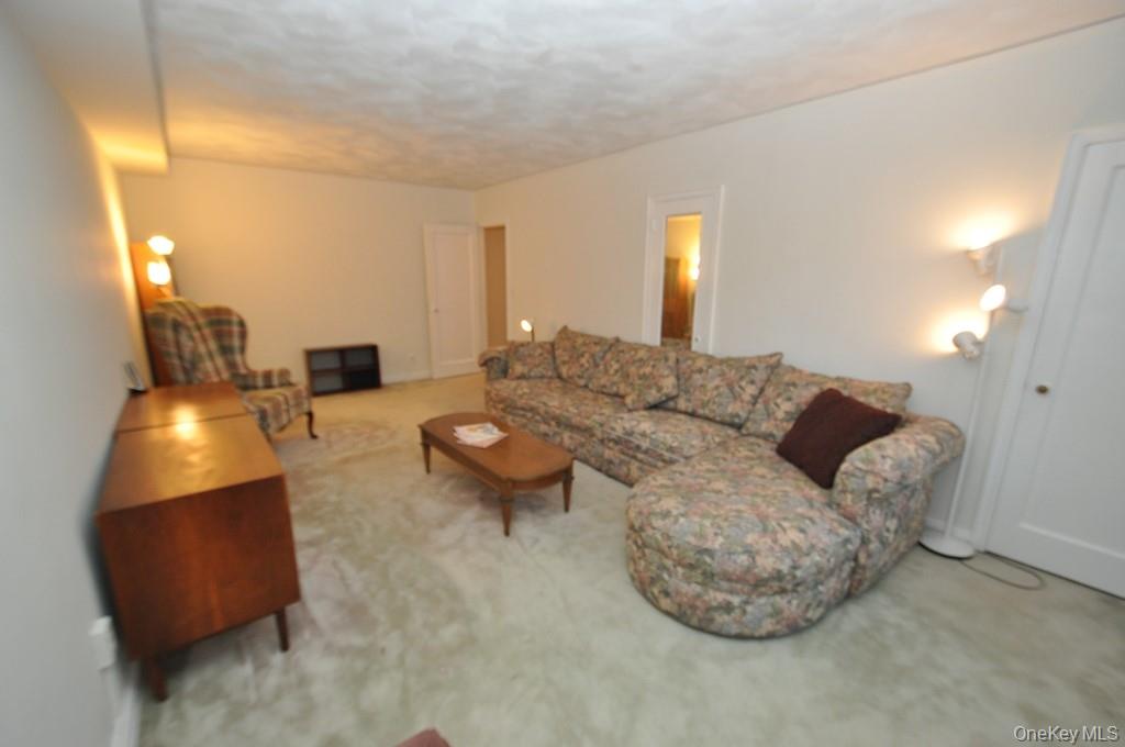 Scarsdale, New York 10583, United States, 2 Bedrooms Bedrooms, ,2 BathroomsBathrooms,Residential,Active,235020