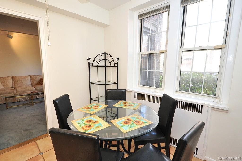 Scarsdale, New York 10583, United States, 2 Bedrooms Bedrooms, ,2 BathroomsBathrooms,Residential,Active,235020