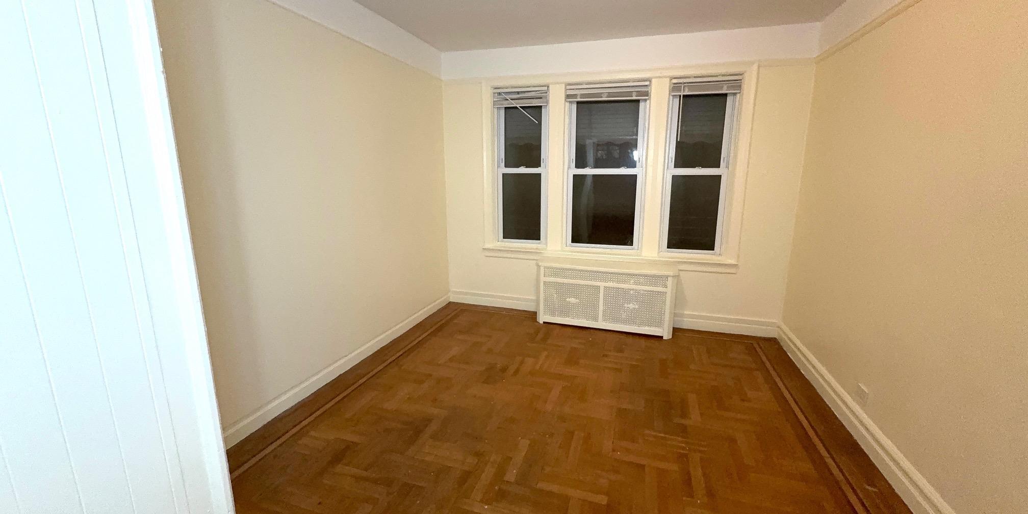 Purdy Street 2, Bronx, New York - 3 Bedrooms  
1 Bathrooms  
5 Rooms - 