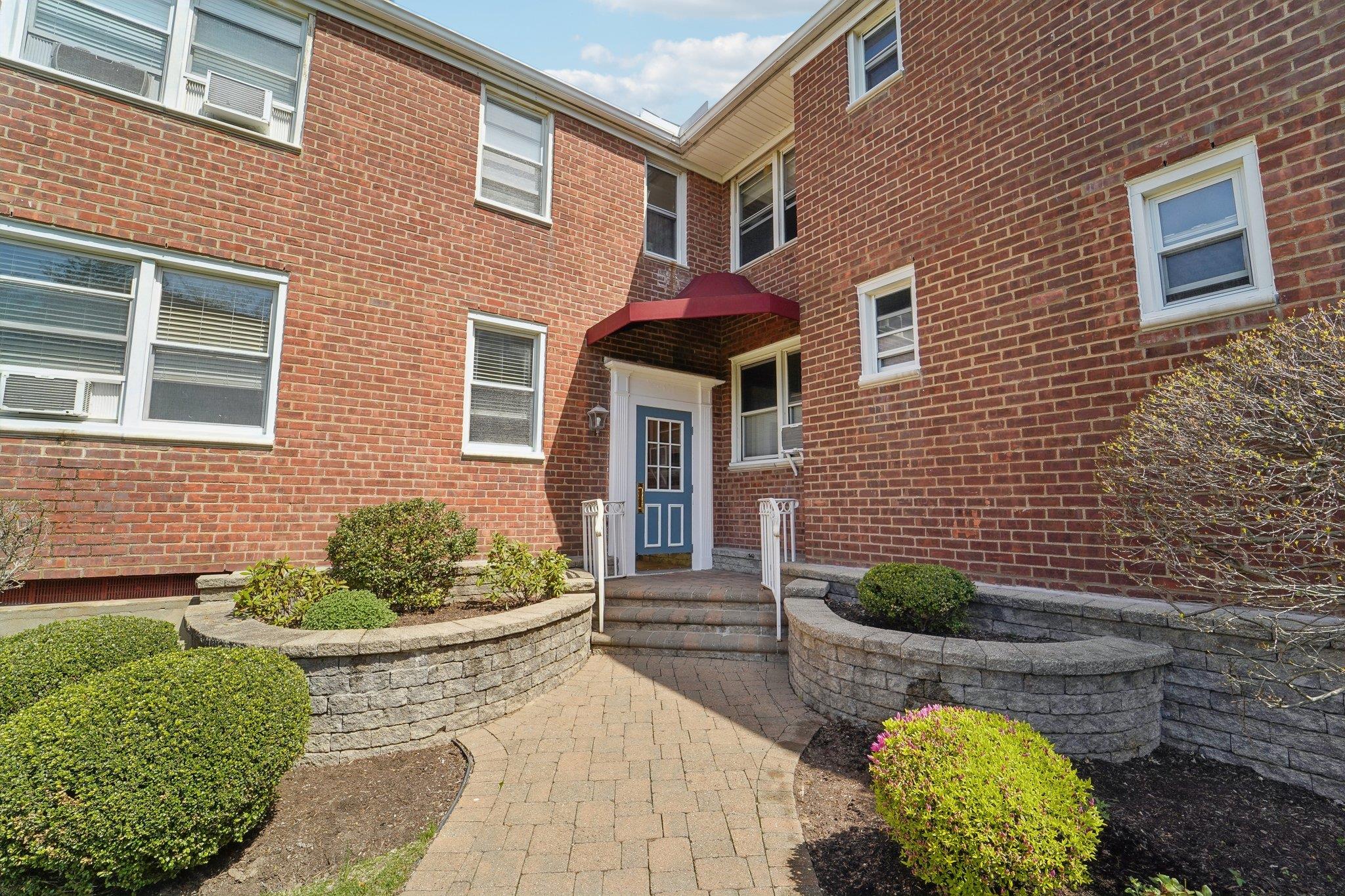 13 Bryant Crescent 2C