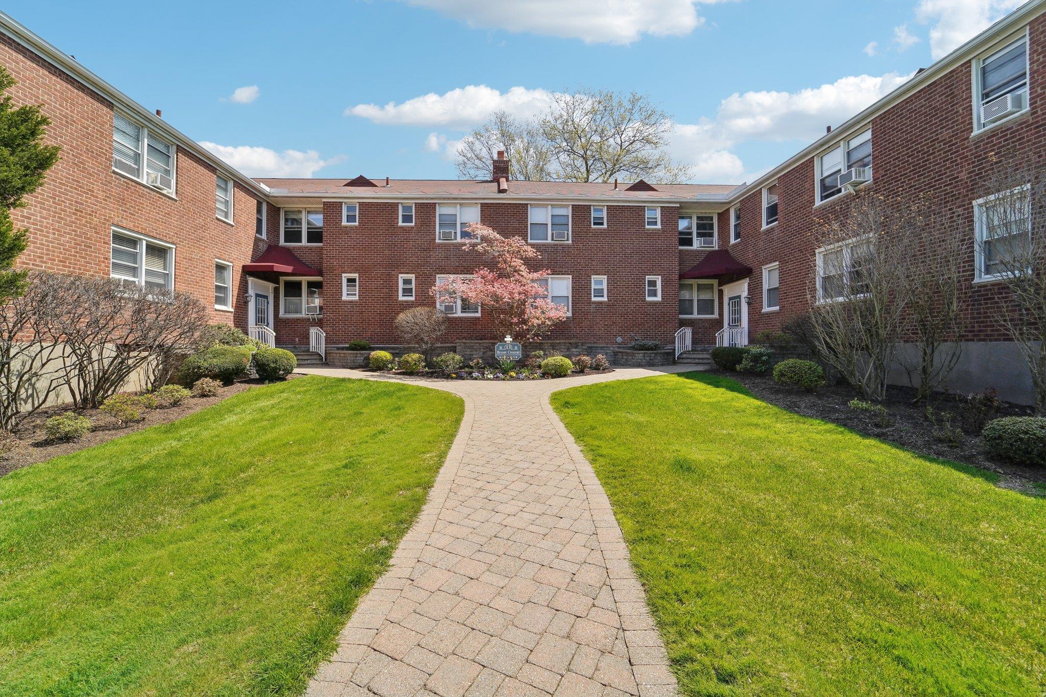 Bryant Crescent 2C, White Plains, New York - 1 Bedrooms  
1 Bathrooms  
3 Rooms - 