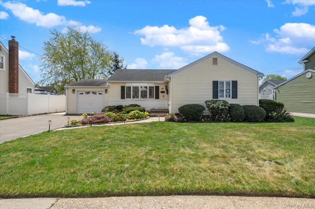 Photo of 340 N Boston Avenue, Massapequa, NY 11758 (MLS # 988375)