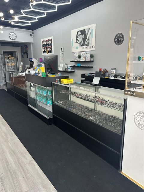 78 Rockaway Avenue Valley Stream NY 11580