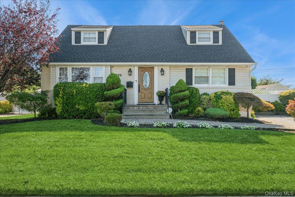 Photo of 1022 White Birch Lane, Wantagh, NY 11793 (MLS # 1012239)