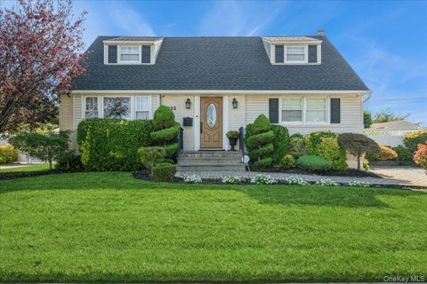 Homes For Sale - 1022 White Birch Lane<br/> Wantagh, NY 11793