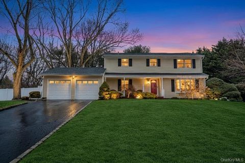 Homes For Sale - 19 Spyglass Lane<br/> East Setauket, NY 11733