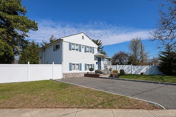 1084 Hicksville Road