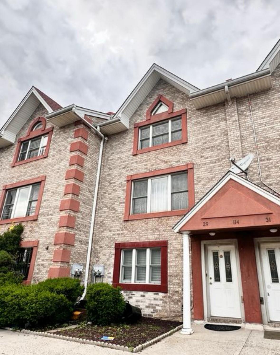 Rental Property at Dalian Ct Ct 2 3Fl, College Point, Queens, NY - Bedrooms: 3 
Bathrooms: 3 
Rooms: 7  - $3,200 MO.