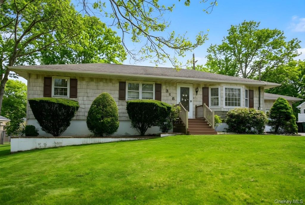 Photo of 318 Jamaica Avenue, Medford, NY 11763 (MLS # 966062)