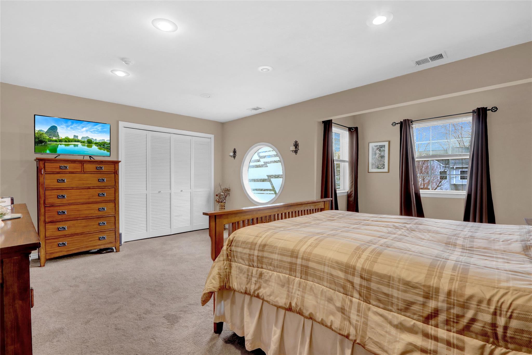 906 Sara Circle, Port Jefferson Station, New York image 7