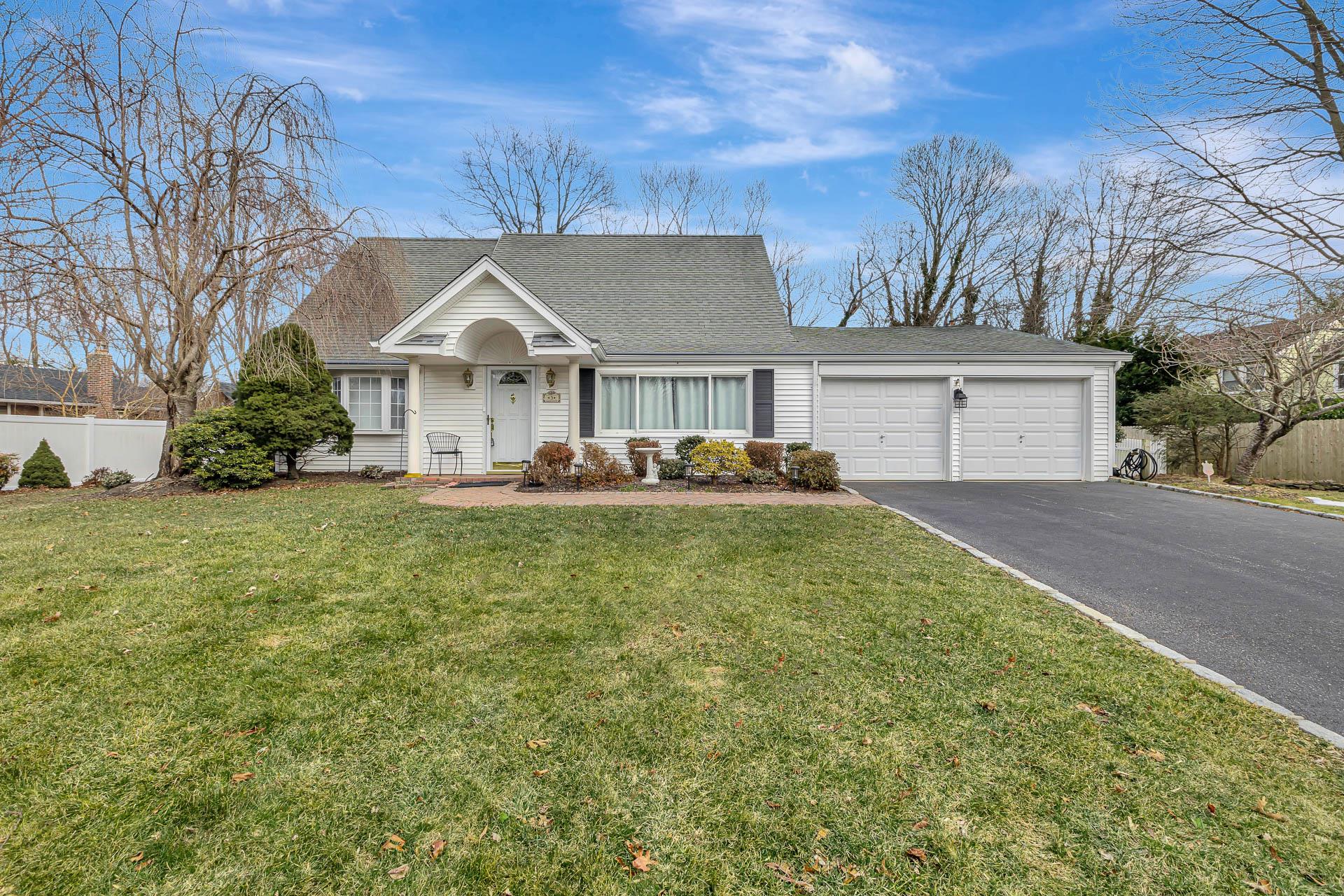 3 Shelbourne Lane, Stony Brook, New York image 1