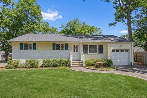 85 Tamarack Street East Northport NY 11731