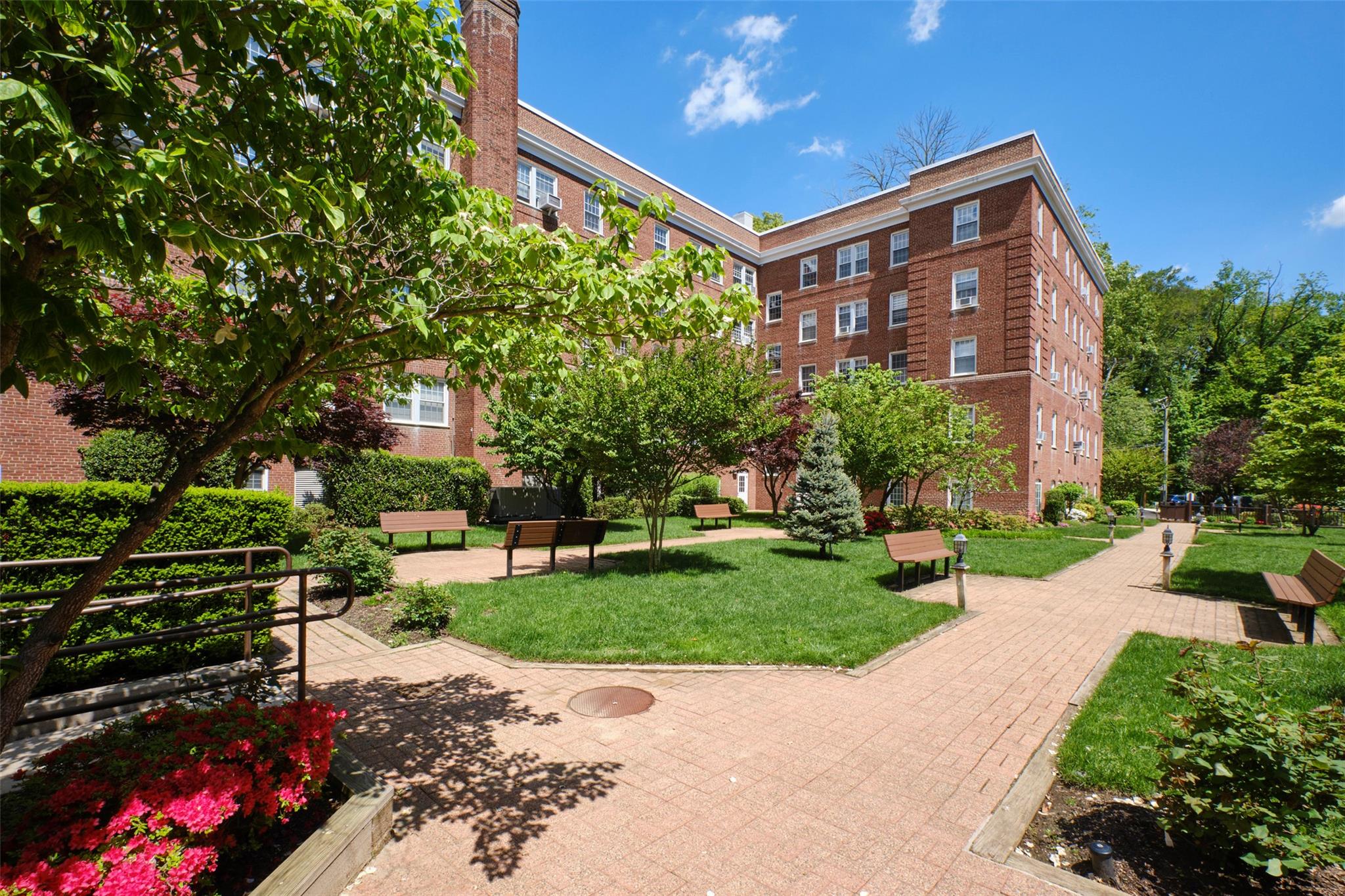 90 Knightsbridge Road #3R, Great Neck, New York image 18