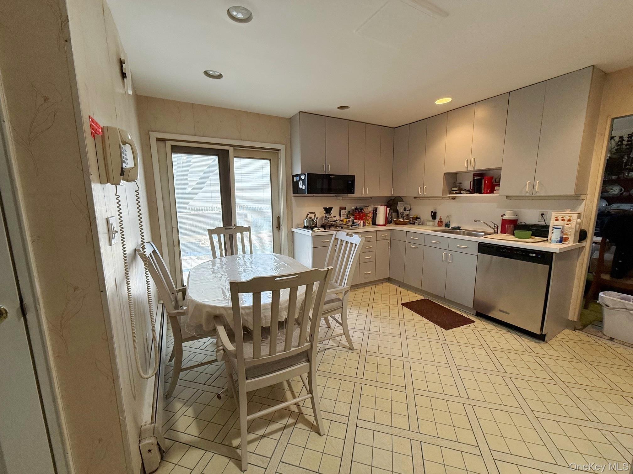 Cedarhurst, New York 11516, United States, 3 Bedrooms Bedrooms, ,3 BathroomsBathrooms,Residential,Pending,24641