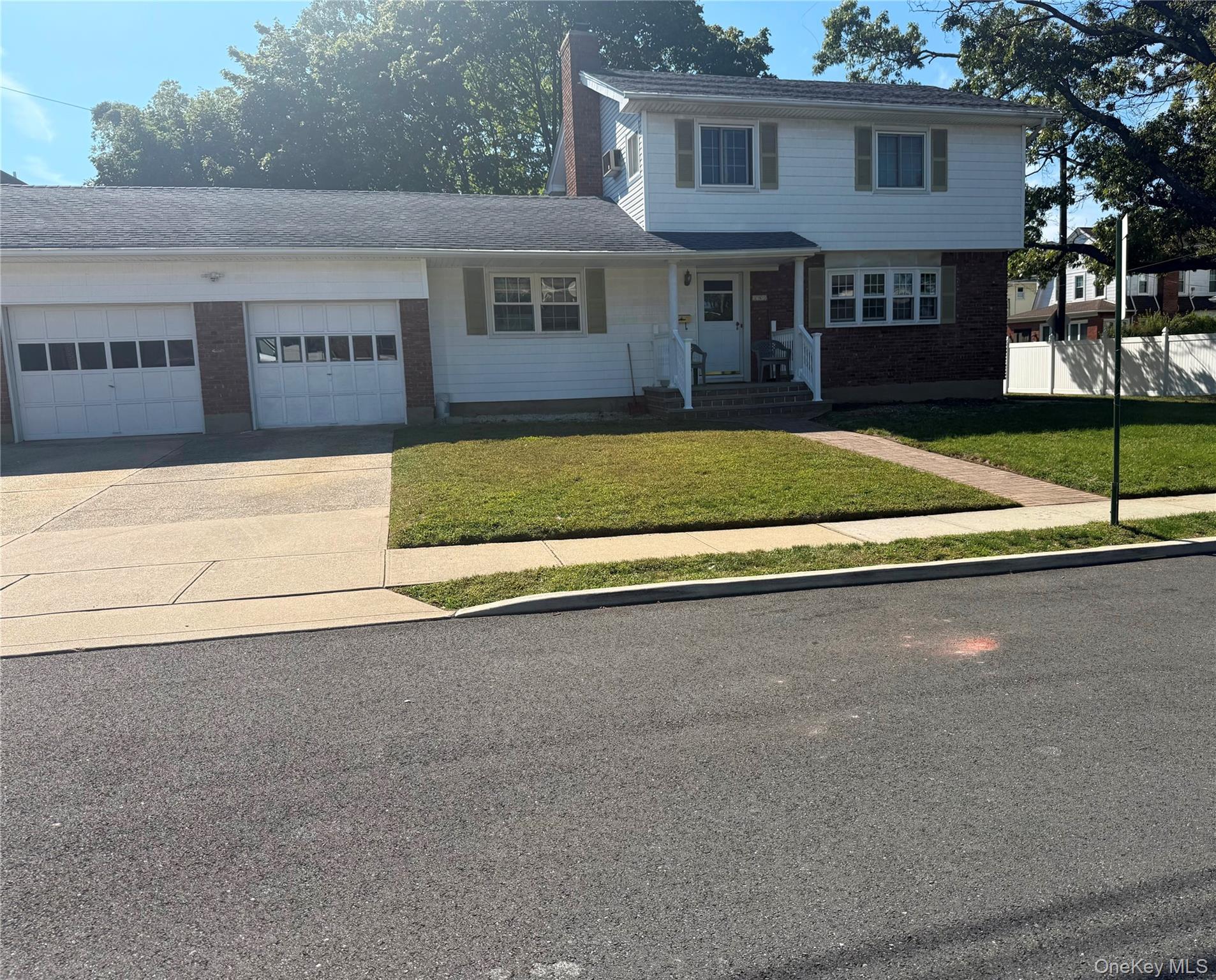 Cedarhurst, New York 11516, United States, 3 Bedrooms Bedrooms, ,3 BathroomsBathrooms,Residential,Pending,24641